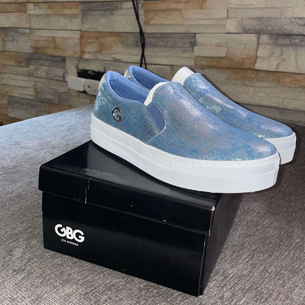 NWOT G by Guess blue multi fabric shoes, size 8.5